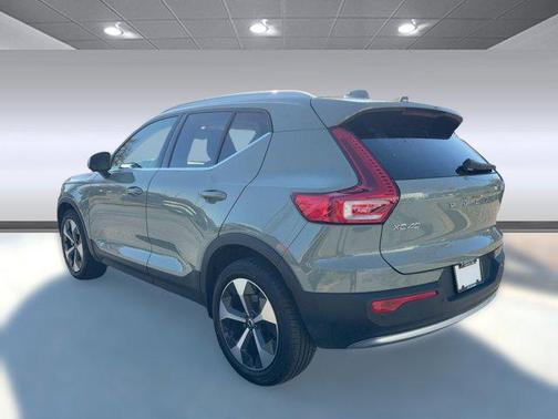 2023 Volvo XC40 B5 Plus Bright Theme