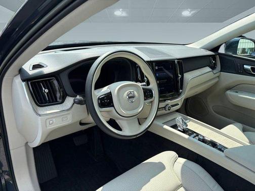 2022 Volvo XC60 B5 Inscription
