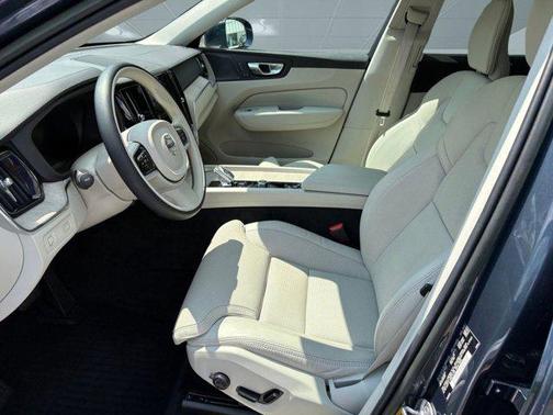 2022 Volvo XC60 B5 Inscription