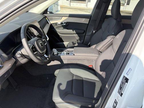 2026 Volvo XC90 B5 Core