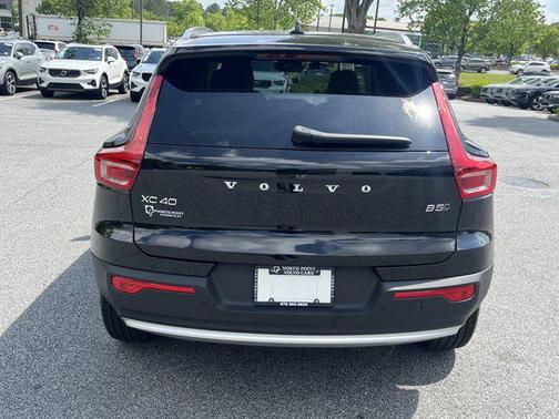 2025 Volvo XC40 B5 Ultra Bright Theme