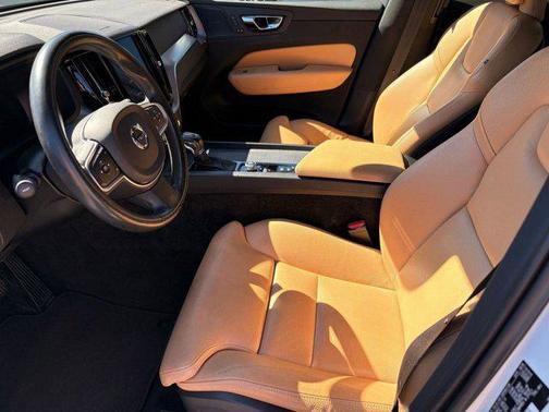2019 Volvo XC60 T5 Momentum