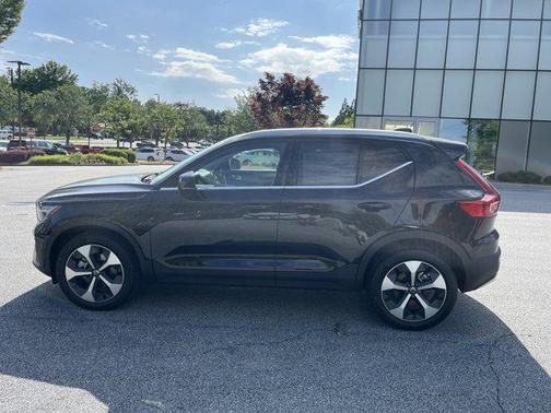 2025 Volvo XC40 B5 Plus Bright Theme