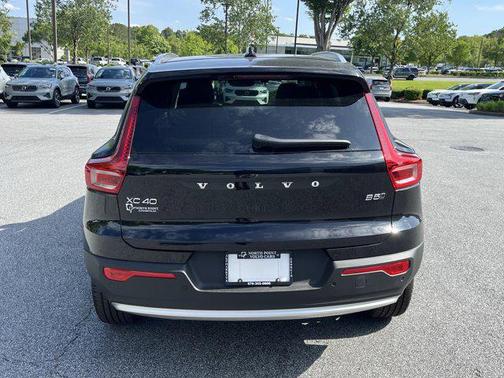 2025 Volvo XC40 B5 Plus Bright Theme