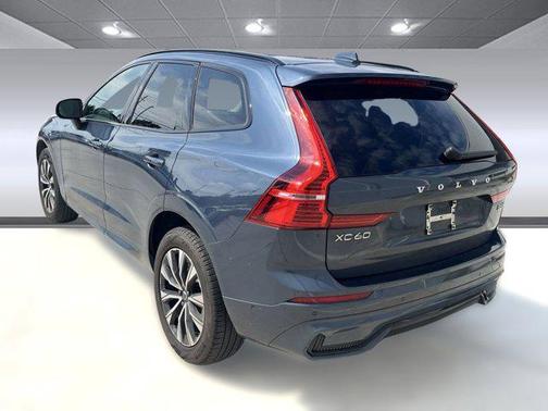 2023 Volvo XC60 B5 Plus Dark Theme