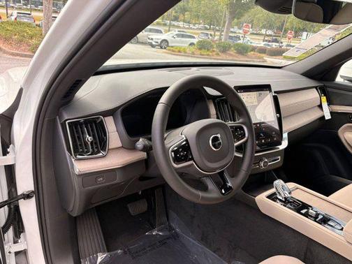 2026 Volvo XC90 B6 Plus 6-Seater