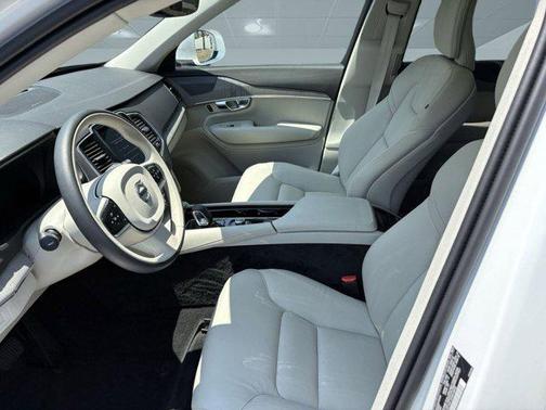 2025 Volvo XC90 Plug-In Hybrid Plus