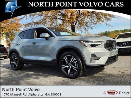 2025 Volvo XC40 B5 Core Bright Theme