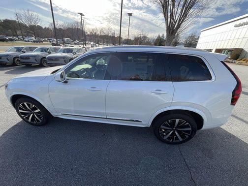 2025 Volvo XC90 B5 Core