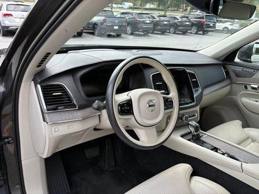 2022 Volvo XC90 T6 Inscription