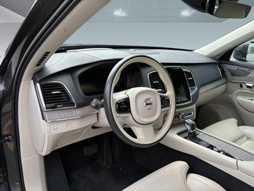 2022 Volvo XC90 T6 Inscription