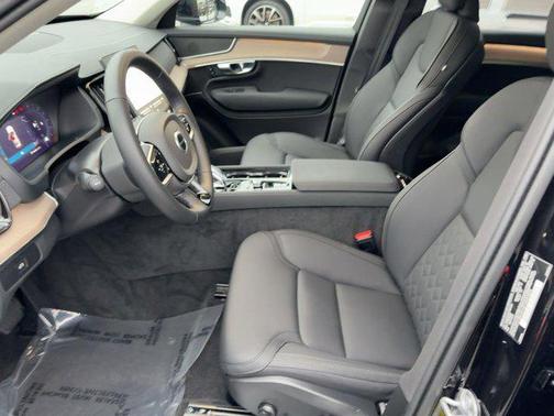 2025 Volvo XC90 B6 Plus 7-Seater