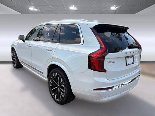 2025 Volvo XC90 B5 Plus 7-Seater