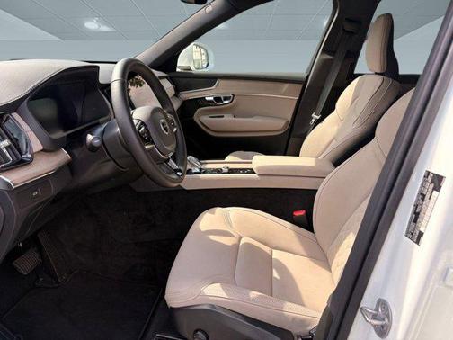 2025 Volvo XC90 B5 Plus 7-Seater