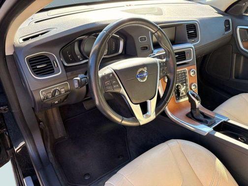 2017 Volvo S60 Inscription T5 Platinum