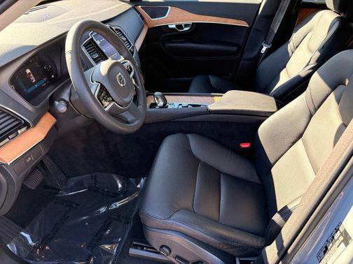 2024 Volvo XC90 B6 Plus Bright Theme 7-Seater