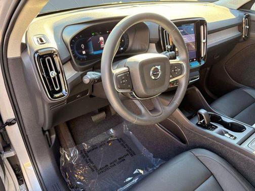 2024 Volvo XC40 B5 Core Bright Theme