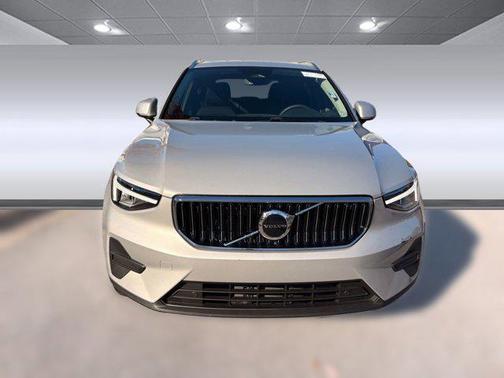 2024 Volvo XC40 B5 Core Bright Theme