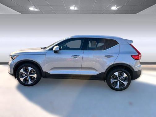 2024 Volvo XC40 B5 Core Bright Theme
