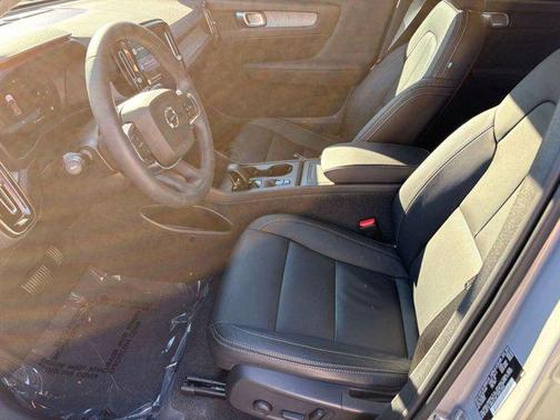 2024 Volvo XC40 B5 Core Bright Theme