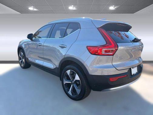 2024 Volvo XC40 B5 Core Bright Theme