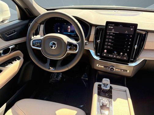 2025 Volvo XC90 B6 Plus 7-Seater