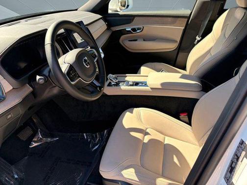2025 Volvo XC90 B6 Plus 7-Seater