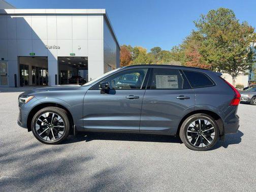 2026 Volvo XC60 B5 Plus