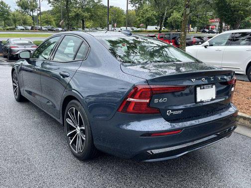 2023 Volvo S60 Recharge Plug-In Hybrid T8 Plus Dark Theme