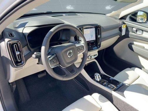 2026 Volvo XC40 B5 Plus