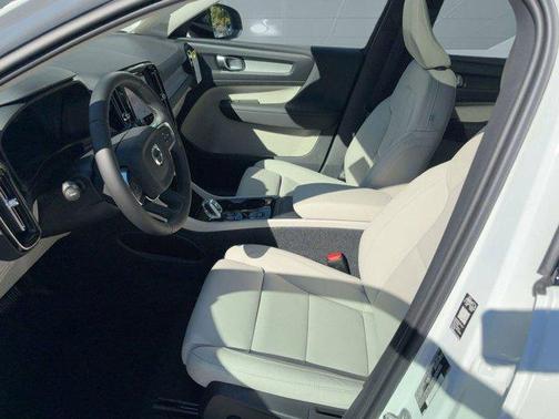 2026 Volvo XC40 B5 Plus