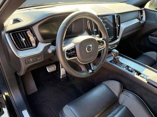 2020 Volvo XC60 T6 R-Design