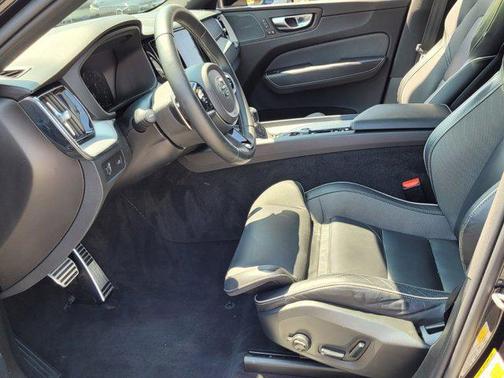 2020 Volvo XC60 T6 R-Design