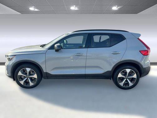 2024 Volvo XC40 B5 Plus Dark Theme