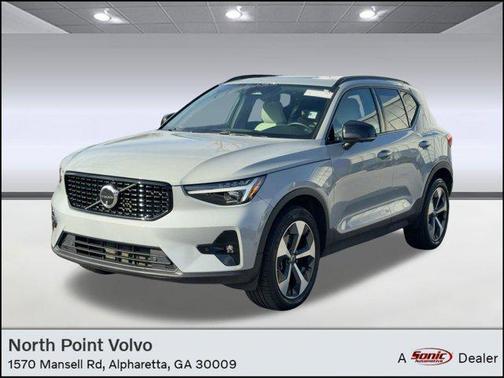 2024 Volvo XC40 B5 Plus Dark Theme