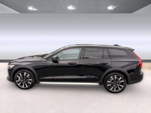 2025 Volvo V60 Cross Country Ultra, B5 AWD Gas (mild hybrid)