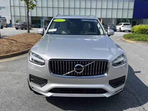 2022 Volvo XC90 T6 Momentum