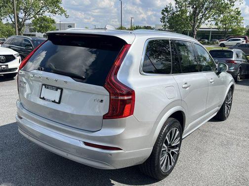 2022 Volvo XC90 T6 Momentum