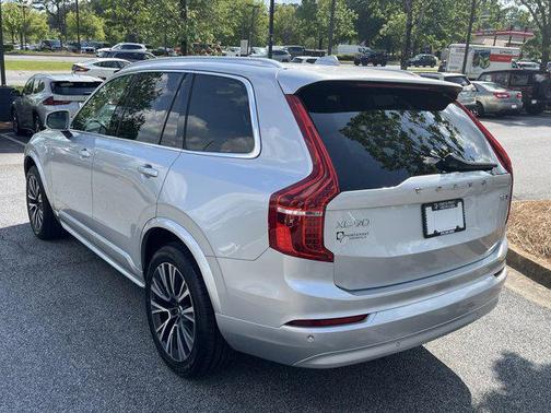2022 Volvo XC90 T6 Momentum