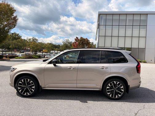 2026 Volvo XC90 B6 Ultra Dark Theme 6-Seater