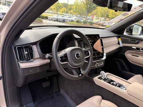 2026 Volvo XC90 B6 Ultra Dark Theme 6-Seater