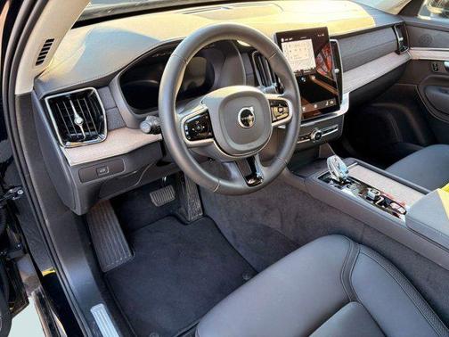 2025 Volvo XC90 B6 Plus 7-Seater