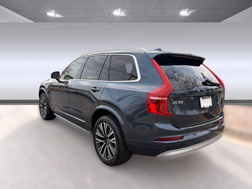 2022 Volvo XC90 T5 Momentum