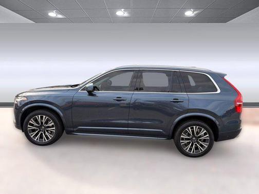 2022 Volvo XC90 T5 Momentum