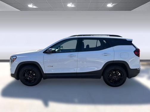 Summit White 2022 GMC Terrain AWD AT4