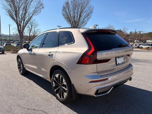 2026 Volvo XC60 B5 Plus