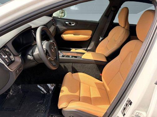2022 Volvo XC60 B5 Inscription