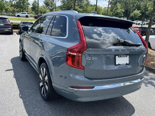 2023 Volvo XC90 Recharge Plug-In Hybrid T8 Plus 6-Seater