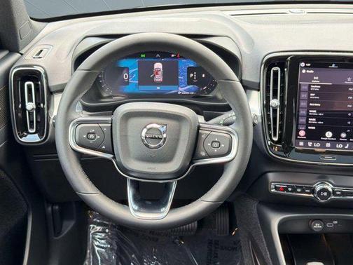 Onyx Black 2026 Volvo XC40 Black Edition Ultra, B5 AWD Gas (mild hybrid)