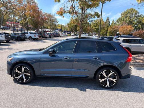 2023 Volvo XC60 B5 Ultimate Dark Theme